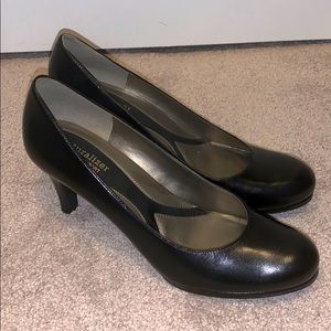 Naturalizer black pumps